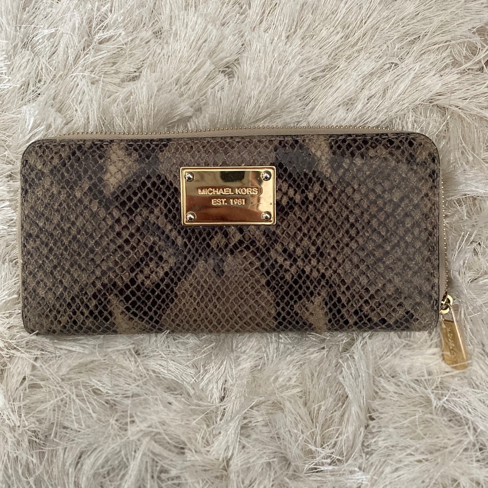 SOLD ✨ Michael Kors Snake Print Textured Wallet
